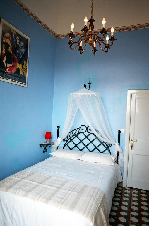 5 Balconi B&B Κατάνια Δωμάτιο φωτογραφία